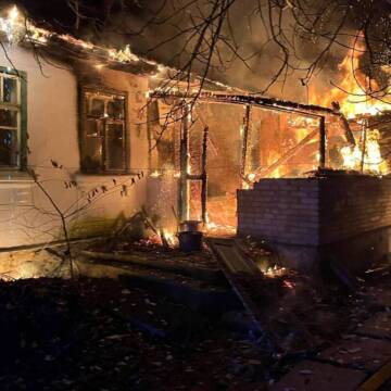 2d7b37a5e0991e69ffe937a815d8dace Через запалену свічку в Калинівці ледь не згоріла жінка