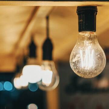 Світла в українців буде більше: зменшують графіки погодинних відключень