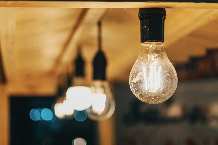 Світла в українців буде більше: зменшують графіки погодинних відключень