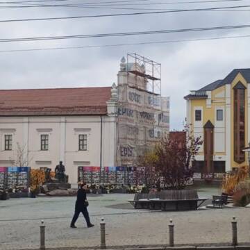 У центрі Вінниці укріплюють фасад архітектурної пам’ятки