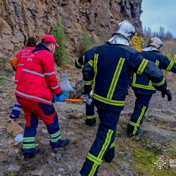 У Вінниці чоловік впав у кар’єр: обставини з’ясовуються