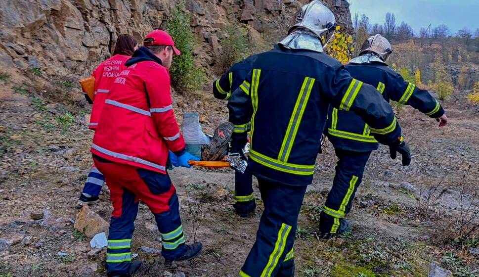 У Вінниці чоловік впав у кар’єр: обставини з’ясовуються