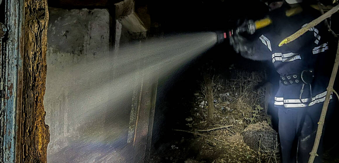 579036517_1308335337972686_241347877403560940_n Рятувальники гасили пожежі у Жмеринці та Ладижині: горіли гараж і будинок