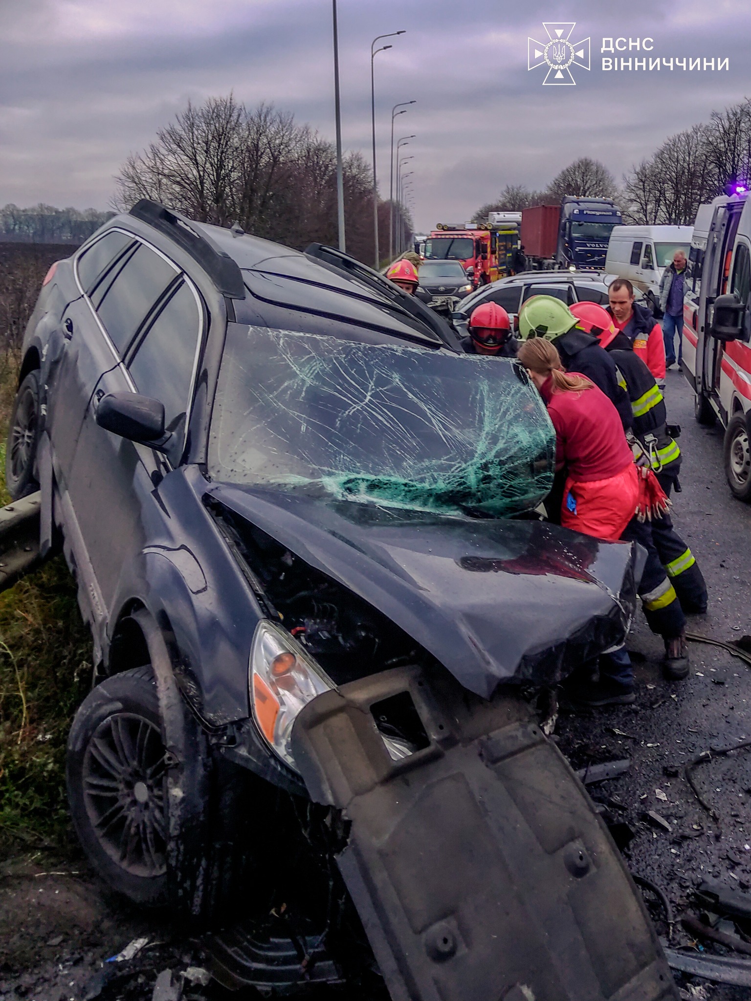Рятувальники деблокували людей у двох ДТП на Вінниччині: є загиблий