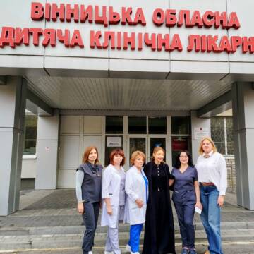 Тіна Кароль відвідала онкохворих дітей у Вінницькій обласній дитячій лікарні