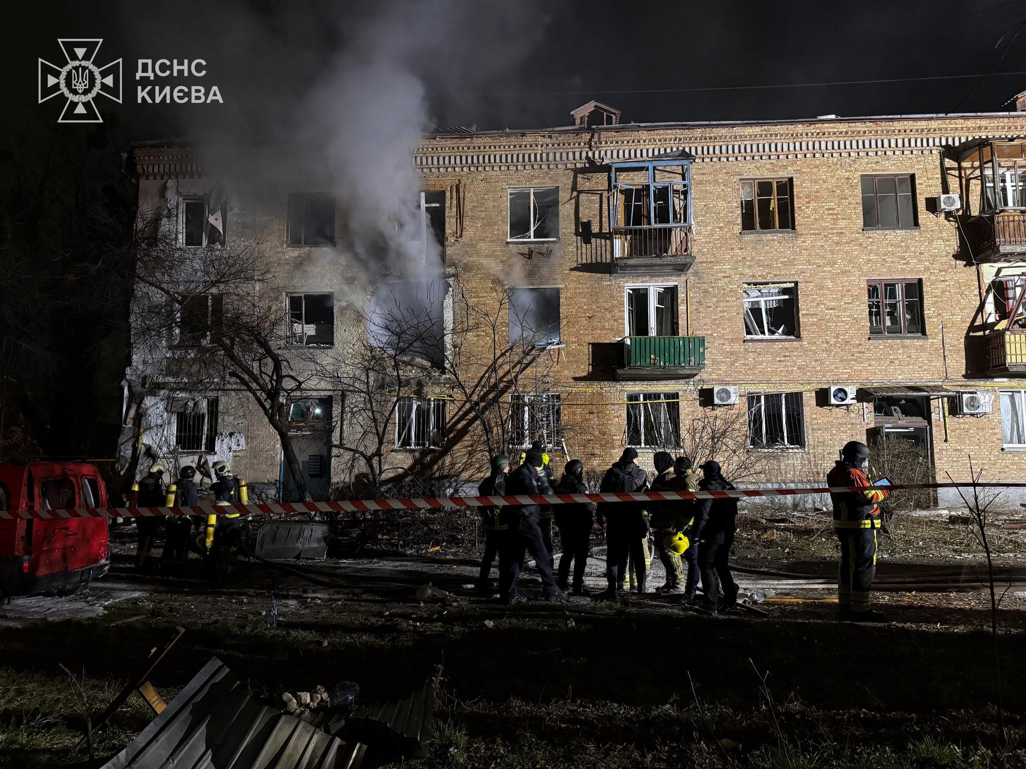 Київ і область зазнали масованої нічної атаки РФ: кількість загиблих зростає
