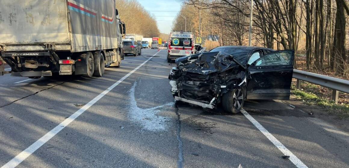 691860bbc0b14841843317 У Вінниці на об’їзній дорозі загинула жінка в ДТП