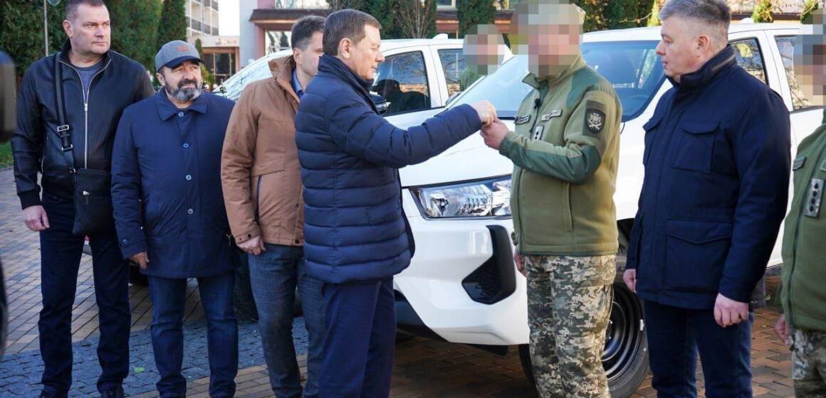 Міжрегіональний координаційний гуманітарний штаб передав військовим автомобілі та FPV-дрони