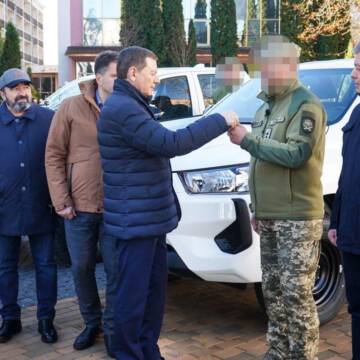 Міжрегіональний координаційний гуманітарний штаб передав військовим автомобілі та FPV-дрони