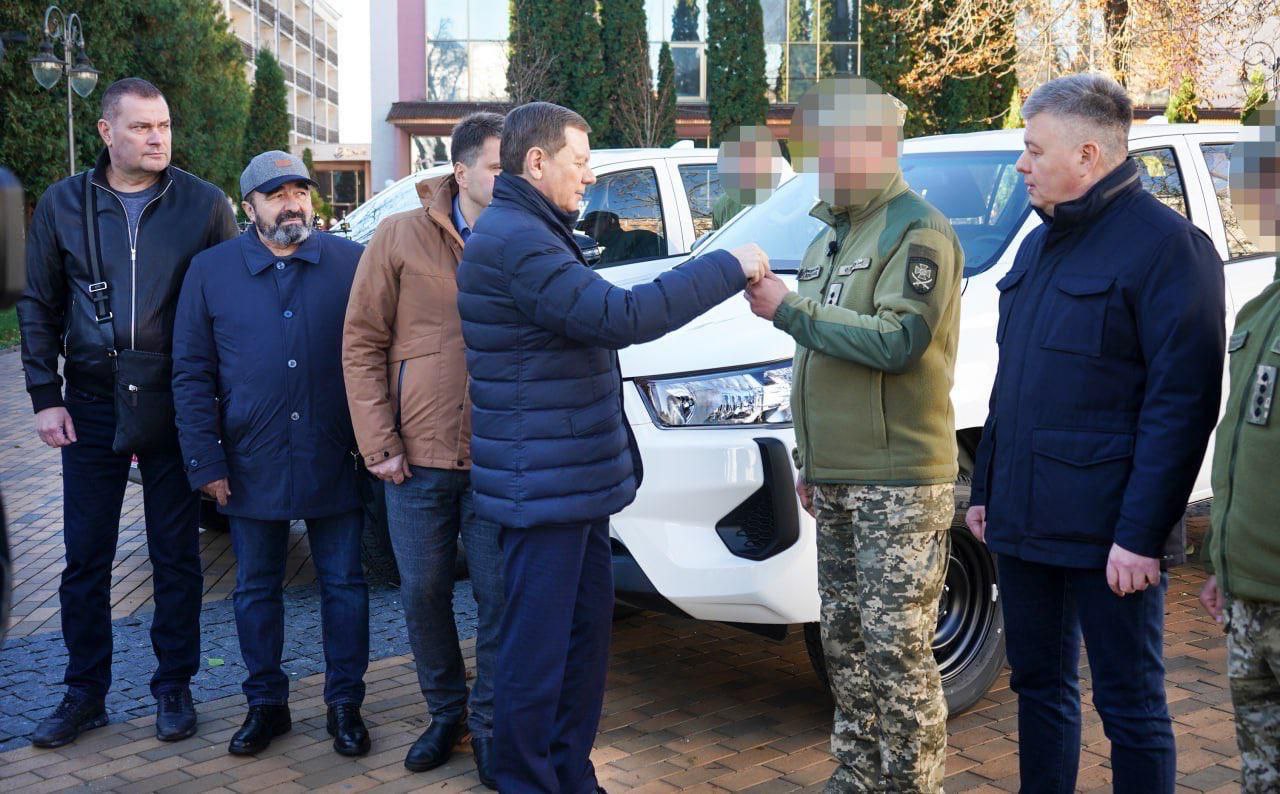 Міжрегіональний координаційний гуманітарний штаб передав військовим автомобілі та FPV-дрони