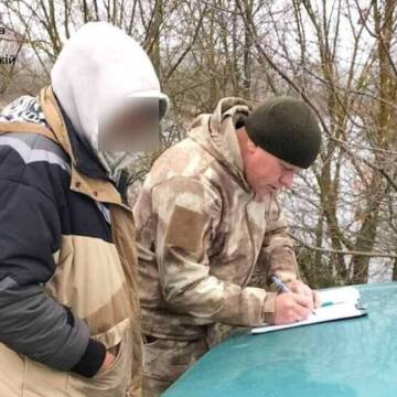 На Вінниччині склали чотири протоколи на рибалок, які ловили рибу в зимувальних ямах