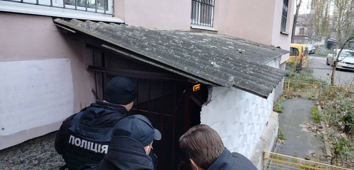 У Вінниці люди не змогли зайти в укриття та звернулися до поліції