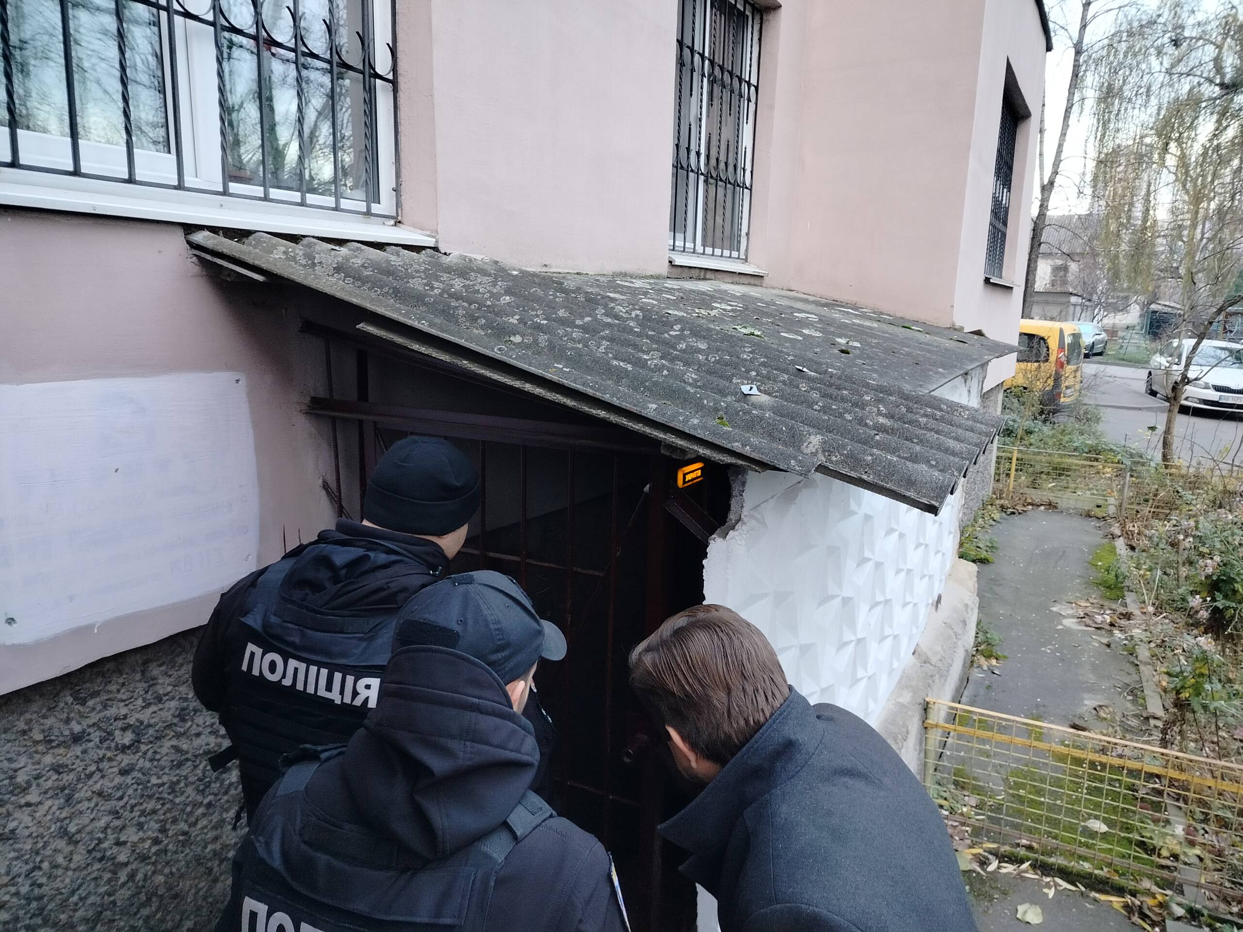У Вінниці люди не змогли зайти в укриття та звернулися до поліції