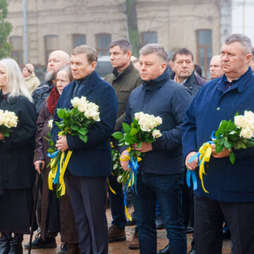 У День Гідності та Свободи вінничани вшанували пам’ять Героїв Небесної Сотні та полеглих захисників