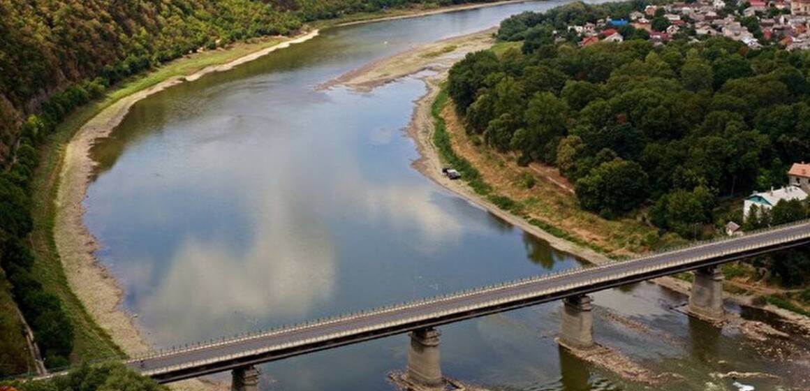 YQ_fvhohY0yl На матраці до Молдови: прикордонники Вінниччини врятували чоловіка