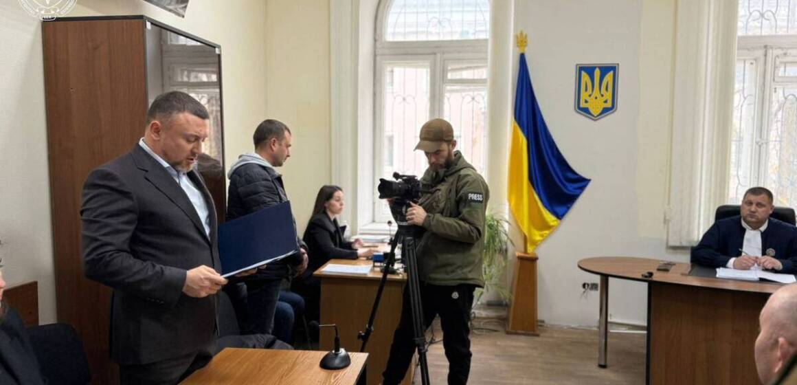 a9f4ef15687f3e3ba0e7c119686b7d19 Суд у Вінниці залишив під вартою вчителя, якого підозрюють у вбивстві двох людей