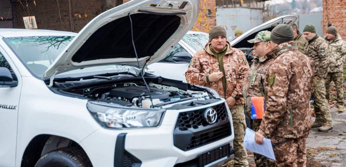 d7470c36-1fea-4fde-a426-76e35dbc5225 Міжрегіональний координаційний гумштаб передав 6 автомобілів для трьох військових частин