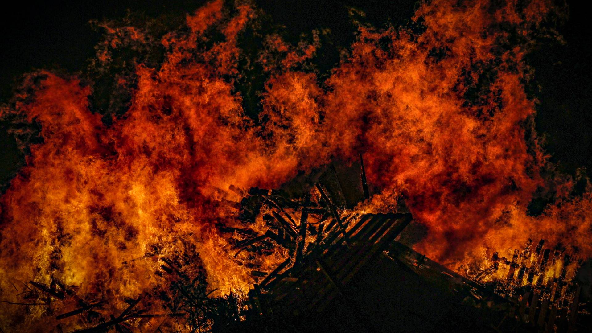 На Вінниччині під час пожежі в будинку загинула 90-річна жінка