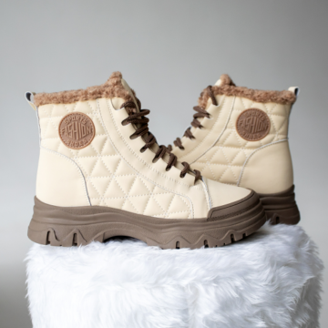 Як доглядати за хутряними та шкіряними кросівками жіночими взимку