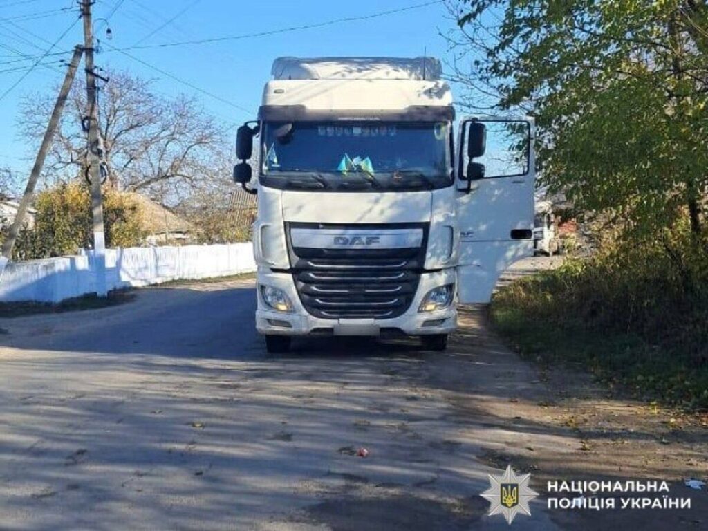 Дитина постраждала в ДТП: у Жмеринському районі вантажівка наїхала на 9-річного хлопчика