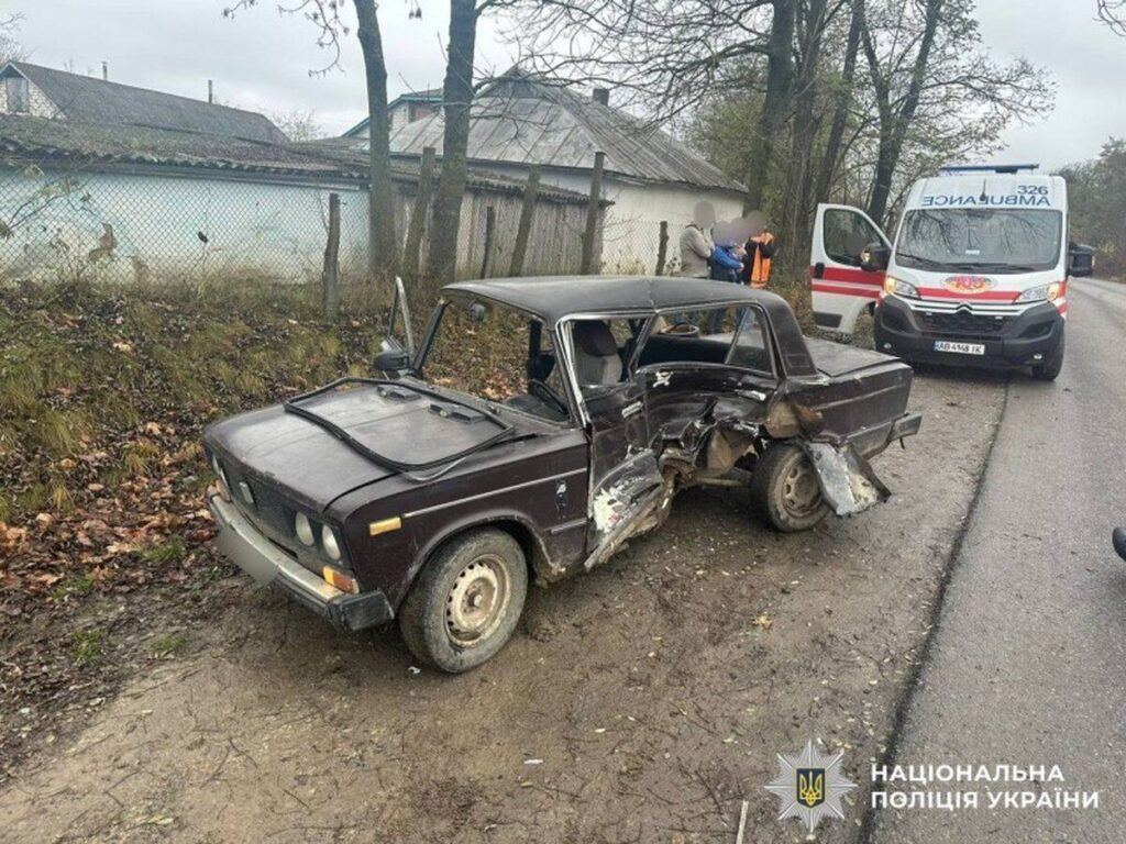На Вінниччині зіткнулися ВАЗ та Toyota, водій одного з авто госпіталізований