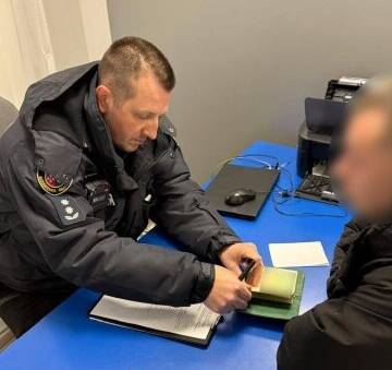 img_f3e438d29fe1fbdab93f44f96dfc8311 (1) У Вінниці чоловік незаконно використовував поліцейську символіку