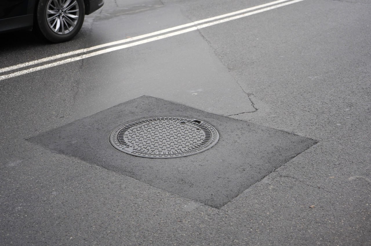 У Вінниці завершили встановлення удосконалених люків на Хмельницькому шосе