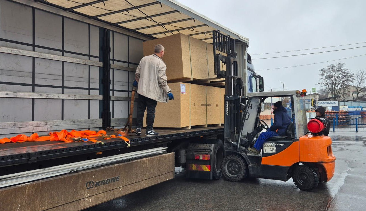 Вінниця передала Балаклії тисячу OSB-плит для відновлення після ворожих ударів