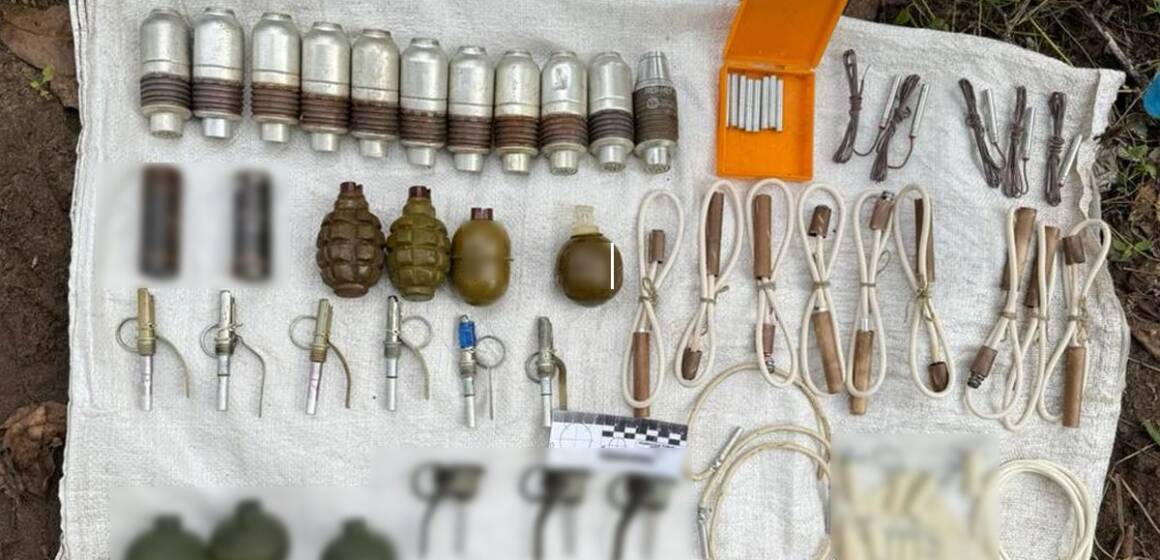 v15_e3c6cf1befa59893dafcbfa6075166c1 Поліція викрила незаконне зберігання зброї на Вінниччині