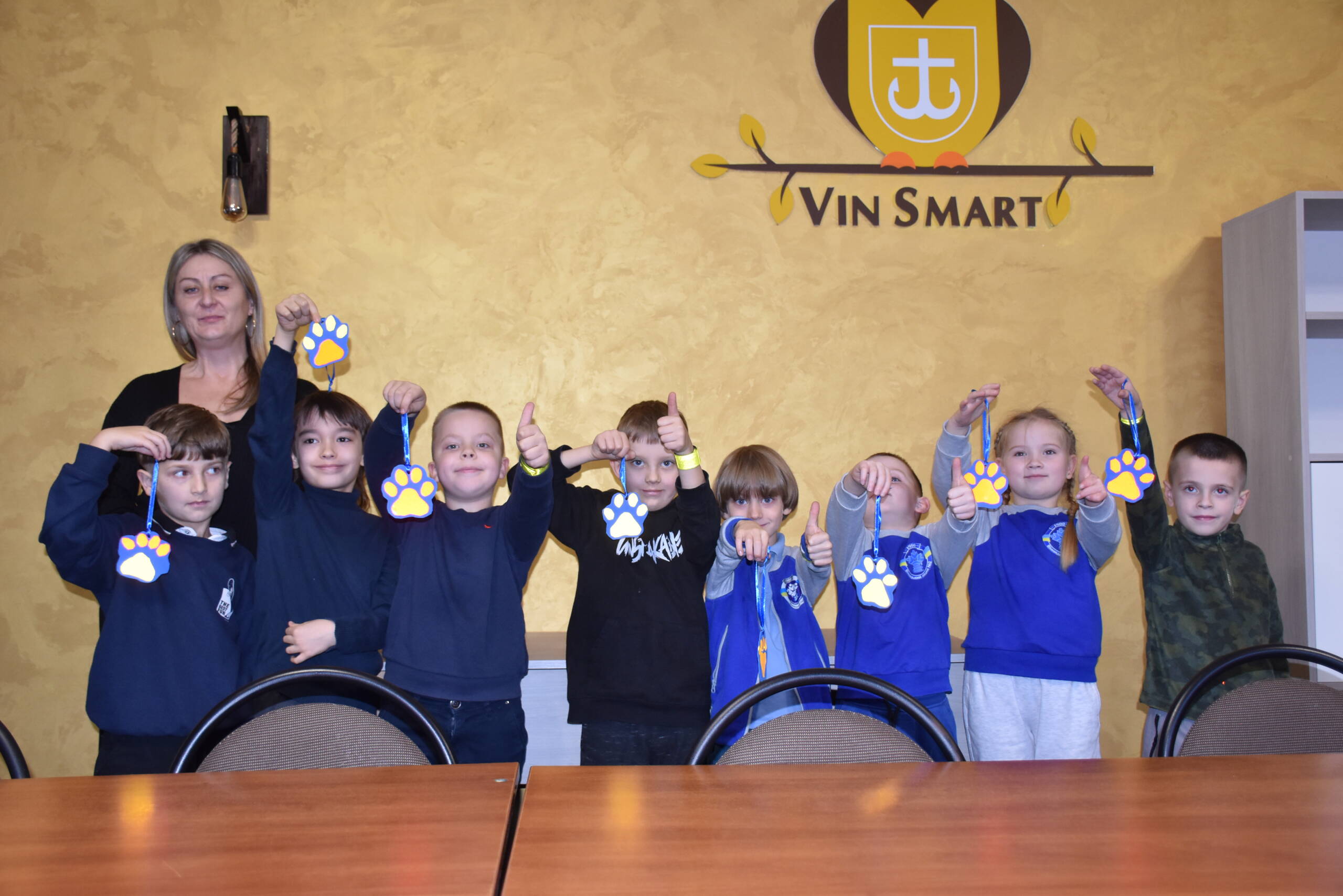 Безпека на дорогах: VinSmart Центр навчає дітей створювати флікери