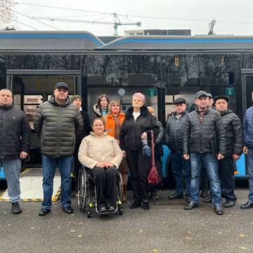 Навчання водіїв безбар'єрності (3) У Вінниці водії навчаються допомагати пасажирам на інвалідних візках