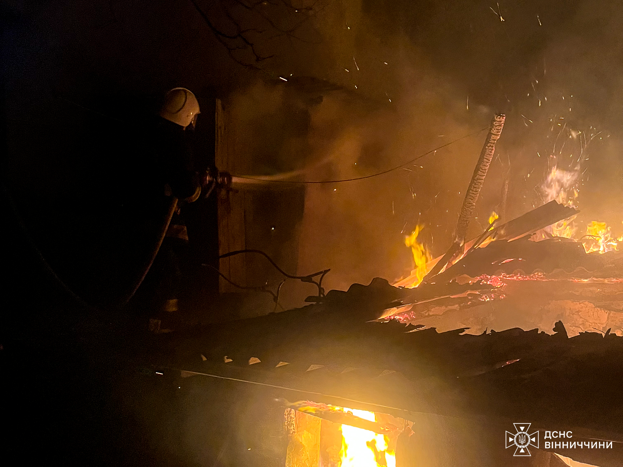 Через коротке замикання спалахнули пожежі у двох селах Вінниччини