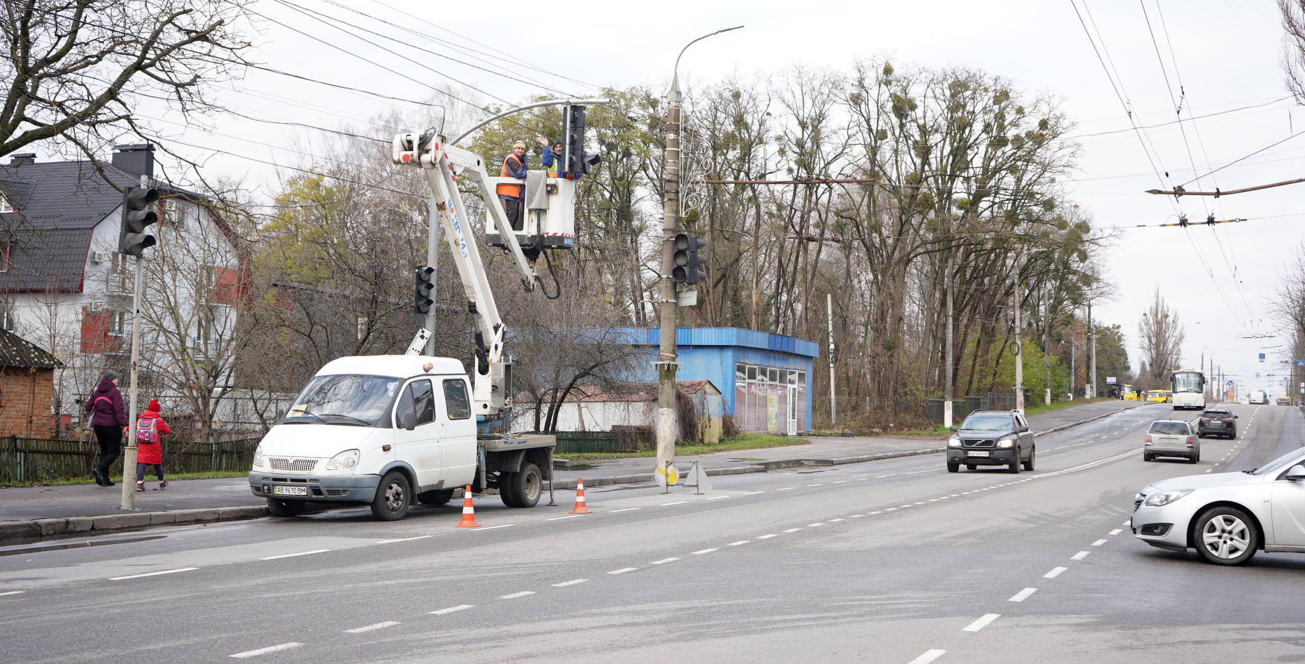 У Вінниці встановлюють пішохідні світлофори та оновлюють переходи для підвищення безпеки руху