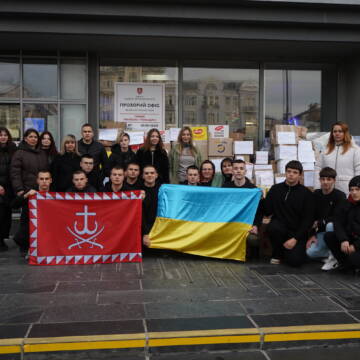Турбота. Вінницька молодь долучилася збору Вінницька молодь долучилася до благодійного збору на підтримку ЗСУ