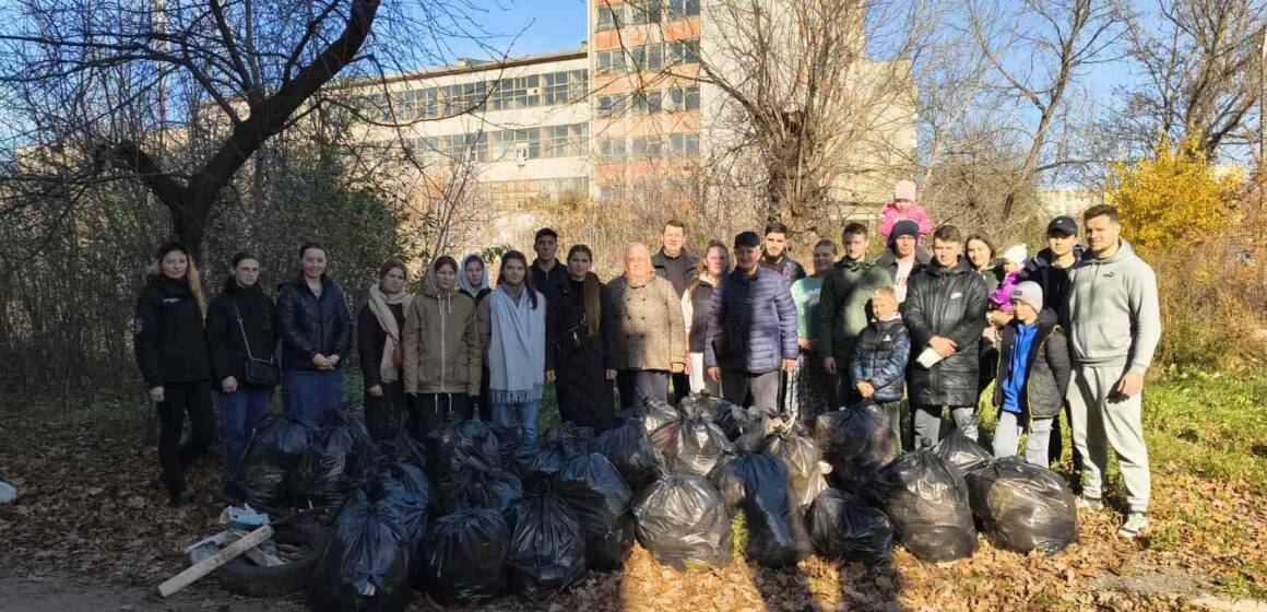 Вінничани разом із муніципальною вартою вийшли на осінню толоку