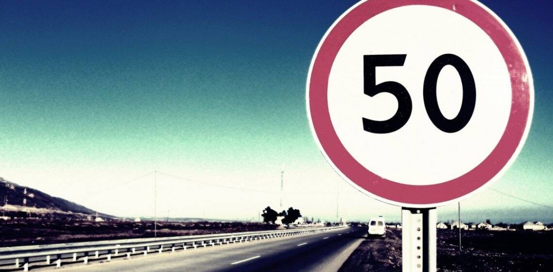 На дорогах знову 50 км/год: поліція нагадала про початок зимового періоду руху