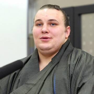 місто Вінничанин Аонішікі перемагає шостий раз поспіль і впевнено йде до рангу озекі