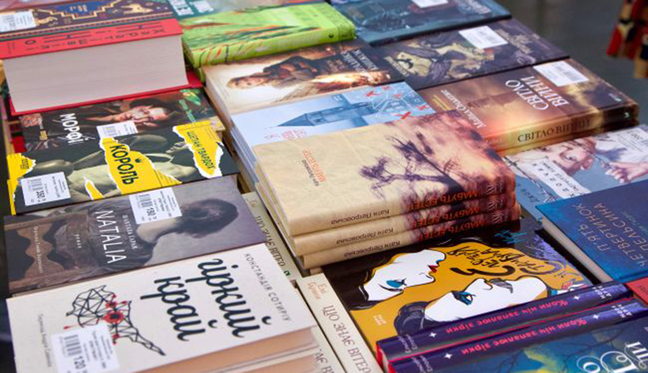 У світі вже діють 116 україномовних аудіогідів та 380 українських книжкових поличок