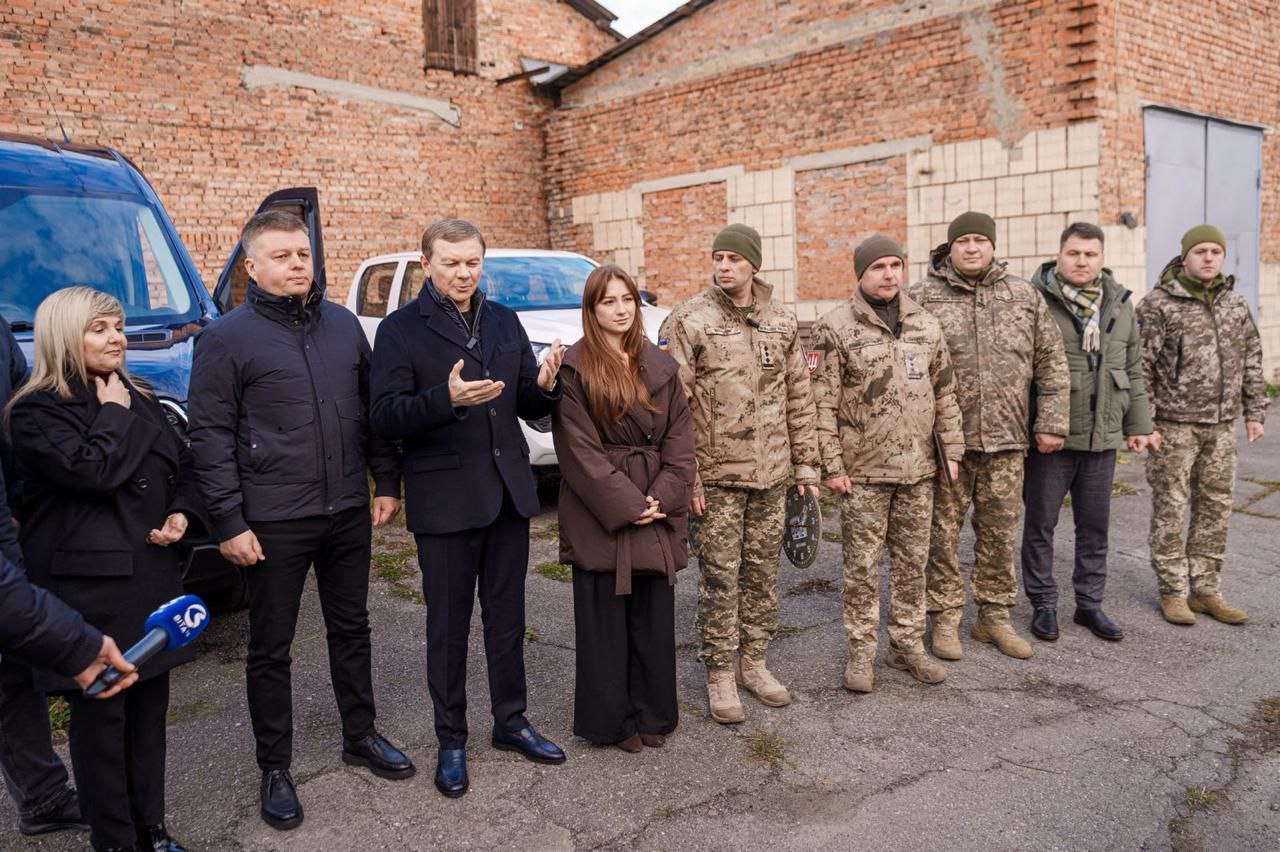 Ще два нових автомобілі передав захисникам Міжрегіональний координаційний гуманітарний штаб