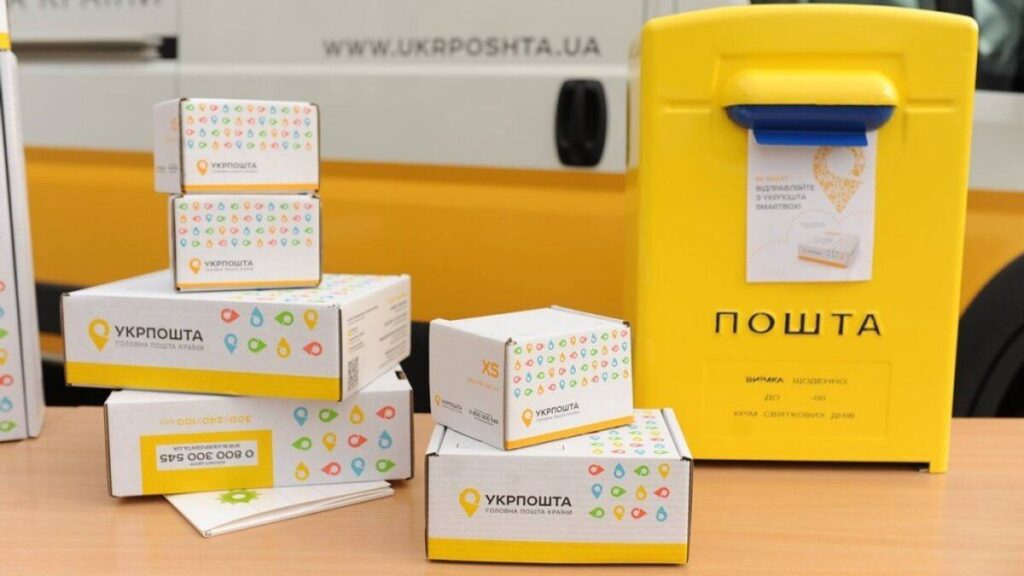Як працюватимуть «Укрпошта» та «Нова пошта» у святкові дні