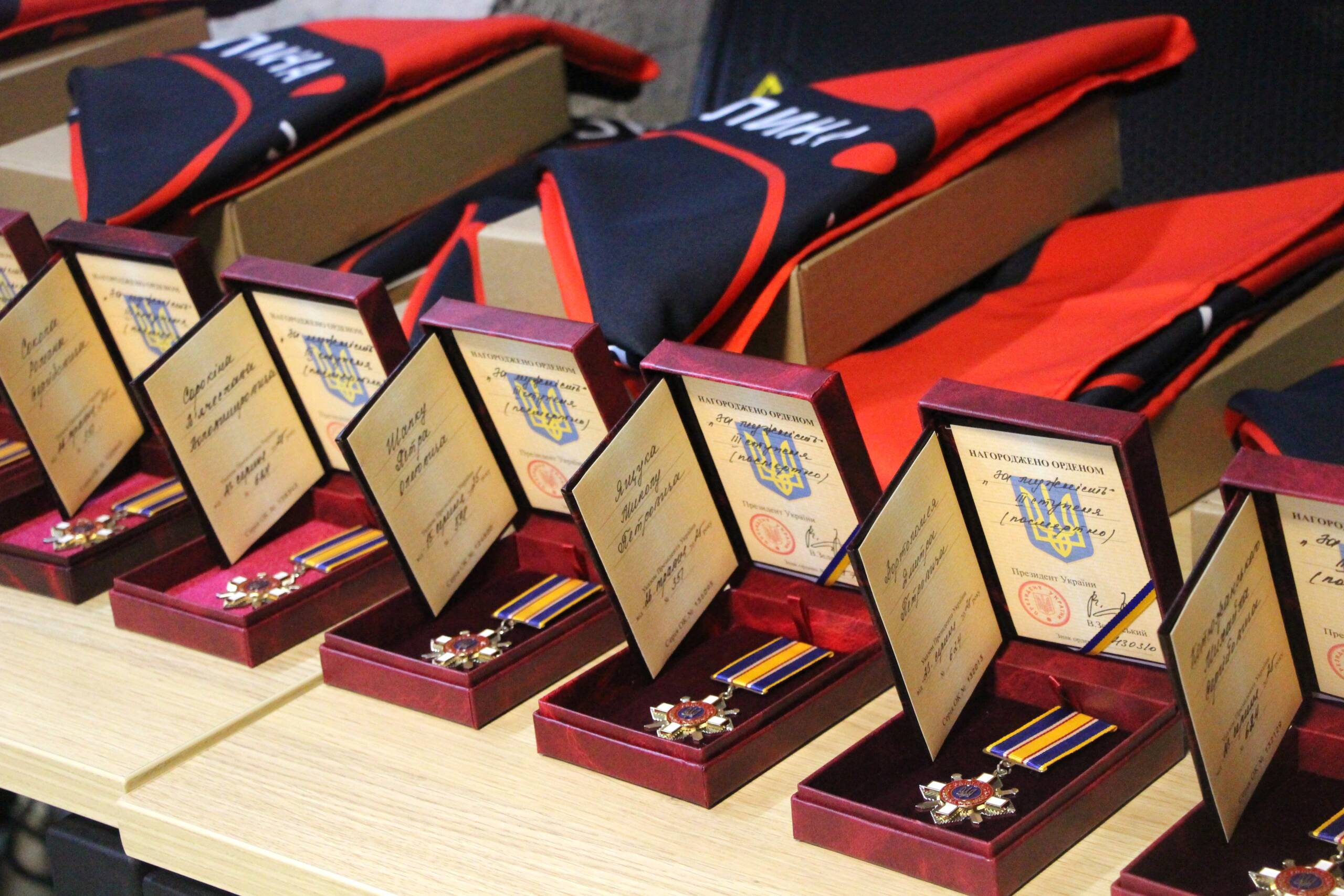 На Вінниччині родинам загиблих військовослужбовців передали посмертні державні нагороди