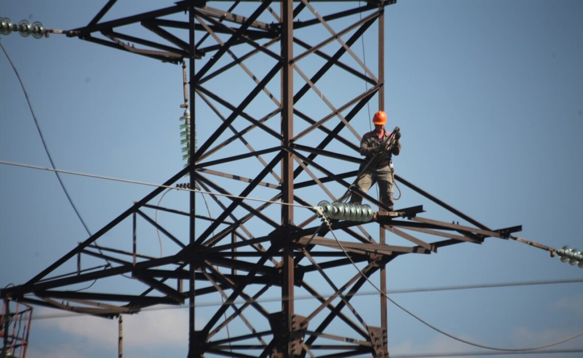 Через обстріли енергоінфраструктури без світла залишилися Вінниччина та кілька інших областей
