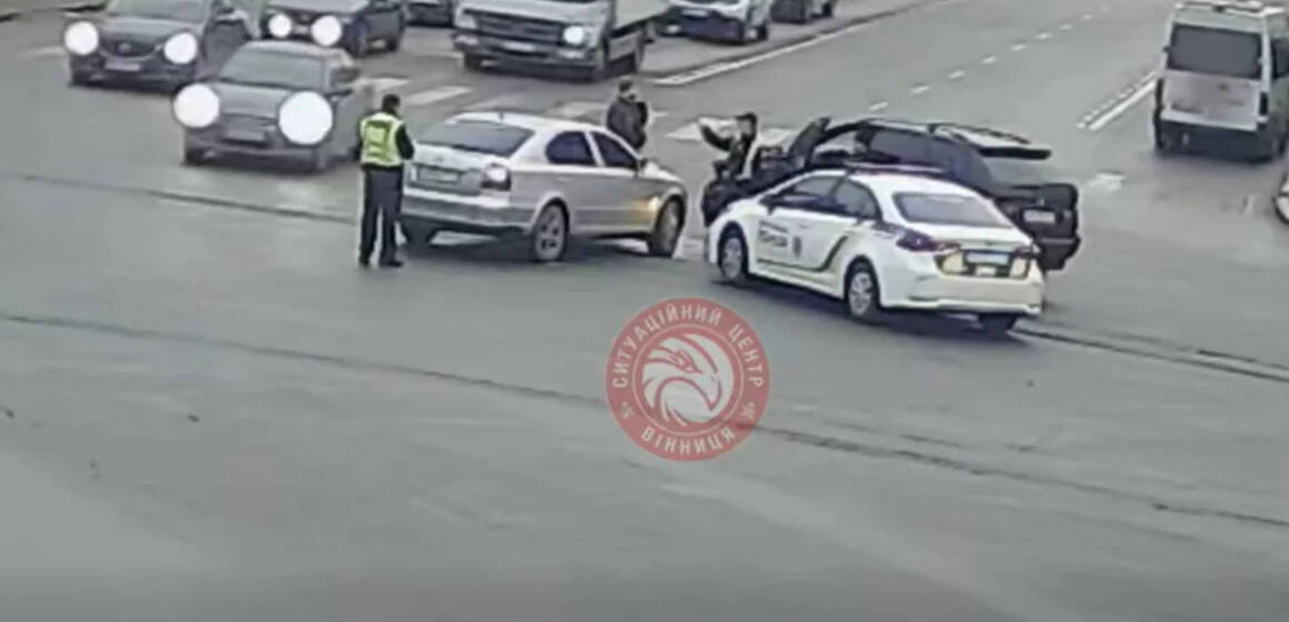 44 (1) У Вінниці зіткнулися два легкових автомобілі