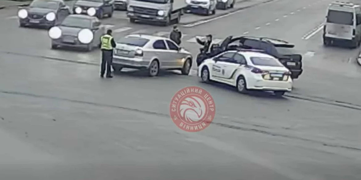 44 (1) У Вінниці зіткнулися два легкових автомобілі