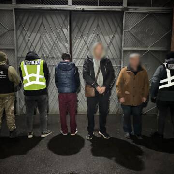 594540036_122159158664847722_5417335460207524958_n Таксист із Вінниччини налагодив нелегальне переправлення людей через кордон