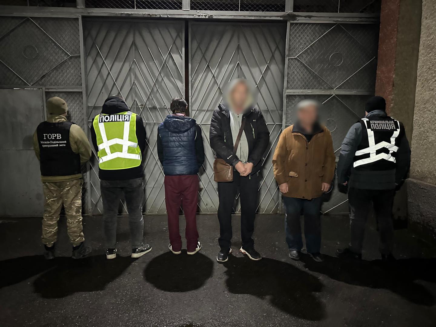 Таксист із Вінниччини налагодив нелегальне переправлення людей через кордон