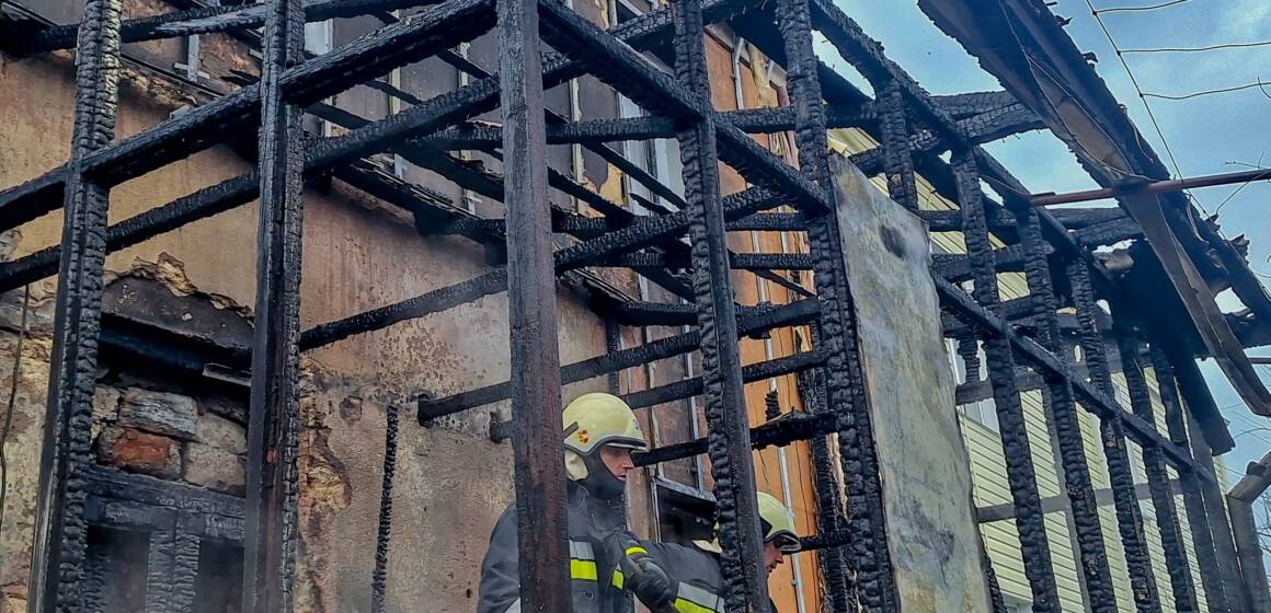 На Вінниччині горіла будівля музичної школи та зерносушарка