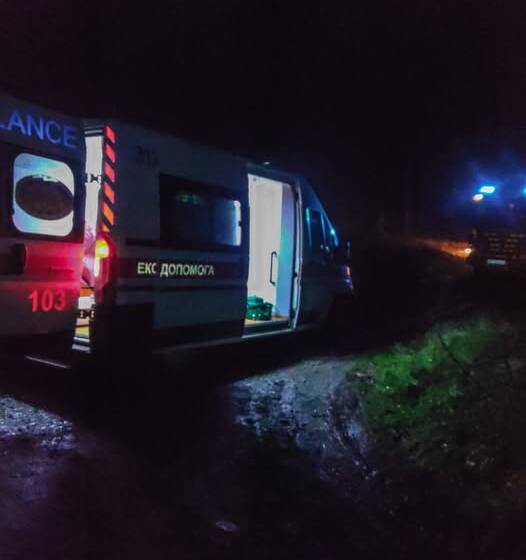 Рятувальники допомогли медикам дістатися до важкохворої пацієнтки