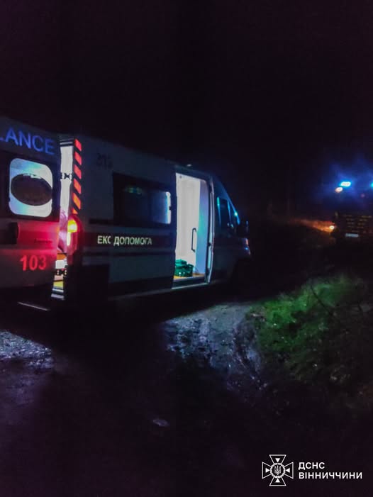 Рятувальники допомогли медикам дістатися до важкохворої пацієнтки