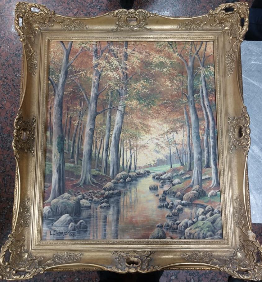 На Вінниччині митники вилучили картини у громадянина Молдови